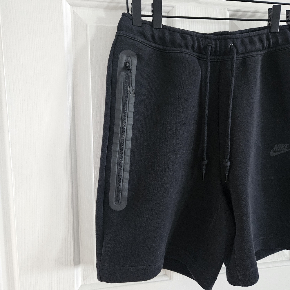 NWOT Nike Tech Fleece Jogger Shorts - Picture 4 of 5